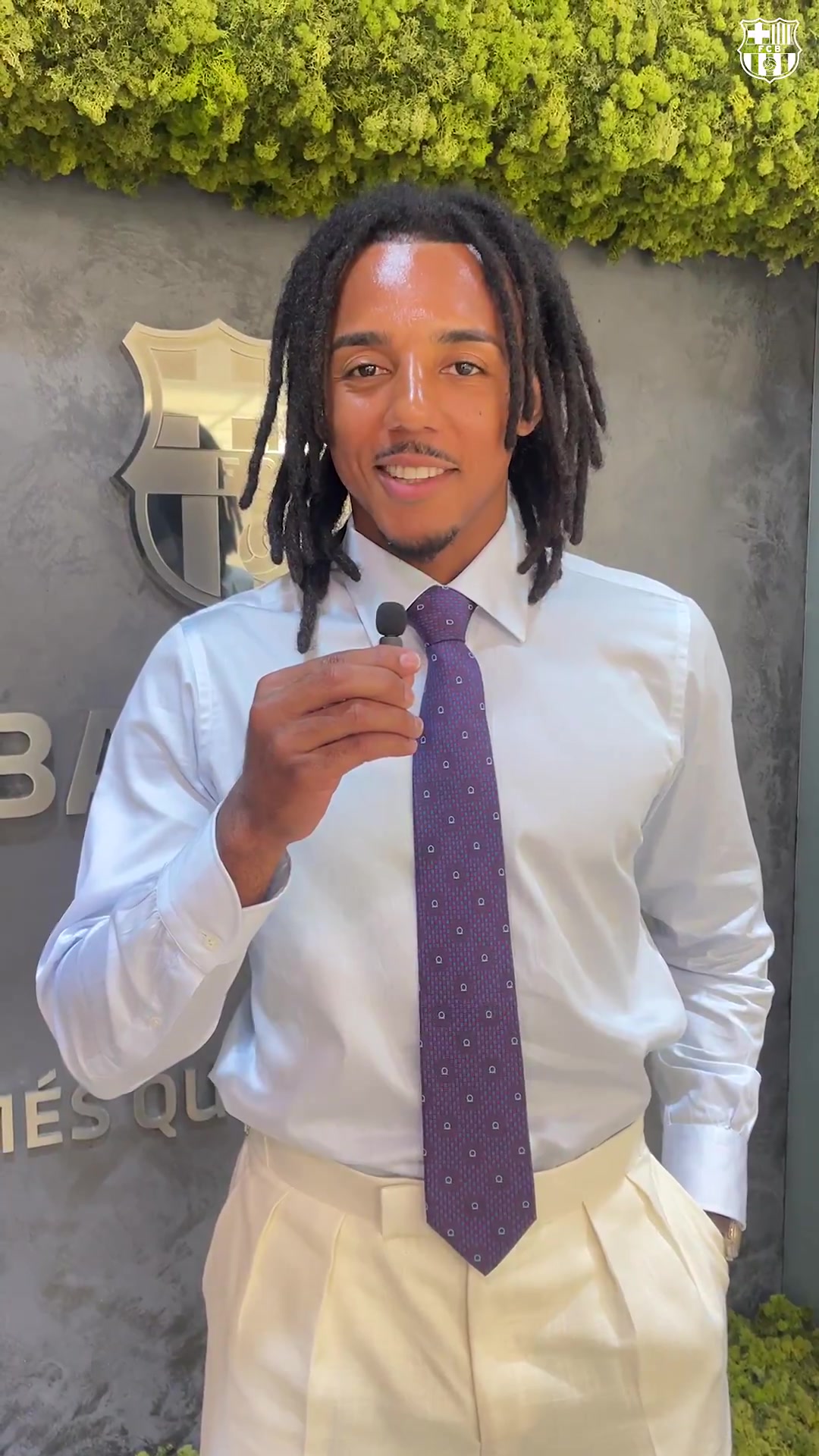 续约至2030年！巴萨官方社媒晒孔德签署新合同视频