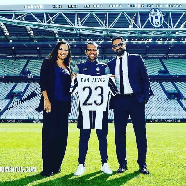 九游娱乐-为获保释 阿尔维斯也是拼了 前妻和两孩子都用上