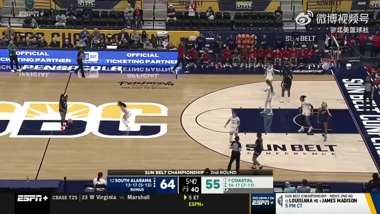 九游娱乐-女裁判被一拳KO！NCAA女篮赛场爆发大规模冲突 8人被驱逐！